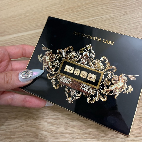 Pat McGrath Gilded Nirvana Mega Eye Shadow Palette - Picture 4 of 5